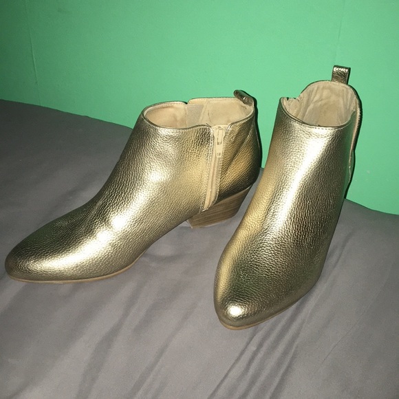 Old Navy Shoes - ✨✨Old Navy Gold Metallic ankle Boots ✨✨